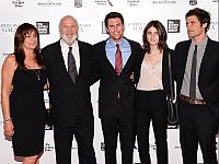 Мишель и Роб Райнеры слева, Ник Райнер справа