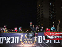 Кинематографисты протестуют против цензуры в кино у зала, где проходит церемония кинопремии Минкульта