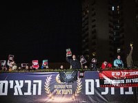 Кинематографисты протестуют против цензуры в кино у зала, где проходит церемония кинопремии Минкульта