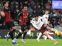 Футбол. Чемпионат Англии. Первая победа "волков". "Арсенал" лидирует