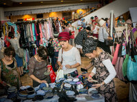 Религиозная учительница продвигает галахические стандарты скромности в мире моды