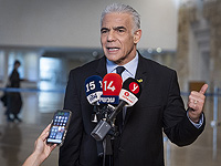 Лапид требует начать расследование против министра финансов за перевод средств "харедим"