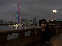 В Китае набирает популярность приложение для одиноких людей с названием "Are you dead?"