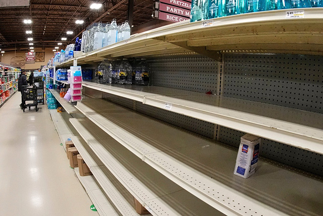 Пустые полки супермаркета в Питтсбурге, Пенсильвания