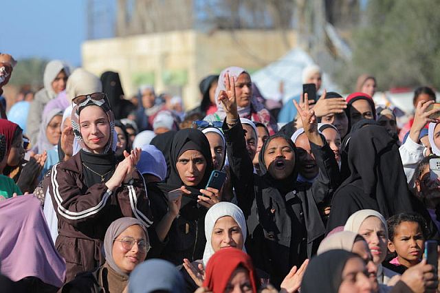 Под флагами Турции и ООП: в Газе поженились более 200 пар. Фоторепортаж