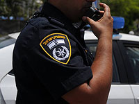 Правый активист блокировал машину судьи Барака, левая активистка бросила кусок угля в министра