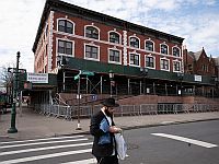 Комплекс Chabad Lubavitch World Headquarters в районе Краун-Хайтс (Бруклин, Нью-Йорк)