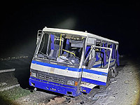 Удар был нанесен по парковке, где загорелся автобус и грузовые автомобили. 