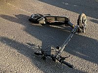 В Петах-Тикве тяжело травмирован мужчина, ехавший на электросамокате
