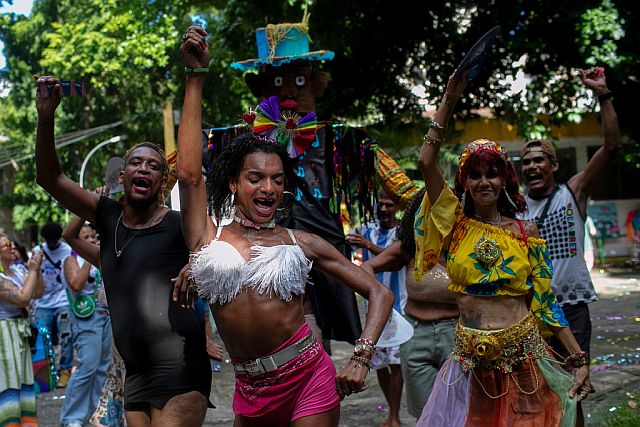 Рио готовится к карнавалу: становится всё жарче. Фоторепортаж