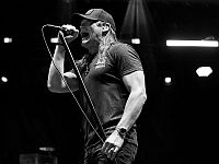 Умер певец и автор песен группы 3 Doors Down Брэд Арнольд
