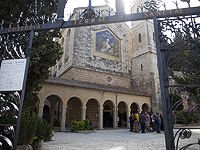 Вандалы оставили граффити со словом "месть" на стене католической церкви в Эйн-Кареме