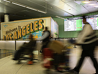 В аэропорту Лос-Анджелеса на борту "Эль-Аль" выявлены 140 чемоданов с антиизраильскими наклейками