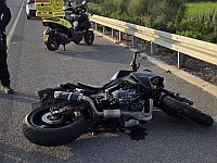 ДТП на 79-м шоссе, врачи борются за жизнь 20-летнего мотоциклиста