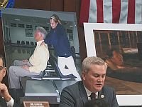 "Файлы Эпштейна". Клинтон объяснил фото из Брунея, где он лежит в джакузи с незнакомкой
