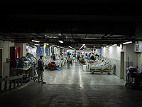 У входа в приемный покой больницы "Ихилов" в Тель-Авиве обнаружены осколки ракеты