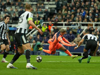 Лига чемпионов. "Ливерпуль" проиграл в Турции. "Барселона" едва не проиграла в Англии