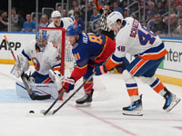 Невероятная победа и достижение "островитян". Результаты матчей НХЛ