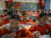 Китай одобрил закон об "этническом единстве", обязывающий меньшинства изучать китайский язык