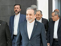 Аракчи: "США требовали капитуляции, а теперь просят другие страны о помощи"