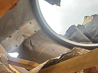 Спасательные службы опубликовали фотографии с места падения обломка иранской ракеты в Иерусалиме