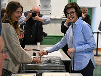 Рашида Дати (справа)