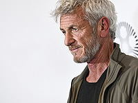 Шон Пенн получил в Украине "Оскар": из железнодорожного вагона, поврежденного российской ракетой