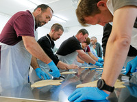 Выжившие на фестивале "Нова" приняли участие в выпекании мацы