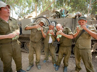 Военный раввинат разрешил солдатам-ашкеназам употреблять "китнийот" при определенных условиях