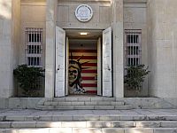 В Иране атаковано здание бывшего посольства США