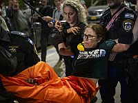 Полиция: демонстрация возле "Габимы" была незаконной, задержаны 17 человек. Видео