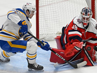 НХЛ. "Баффало Сейбрз" впервые с 2011 года вышел в плэй-офф