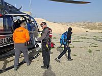 Застрявших на скалах в Иудейской пустыне подростков спас полицейский вертолет. Видео