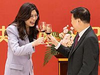 Лидер тайваньского Гоминьдана прибыла в Китай с "визитом мира"