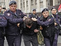 В России приговорены к длительным срокам заключения активисты молодежного движения "Весна"