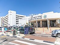 Автомобиль сбил 84-летнюю женщину в Акко, врачи борются за ее жизнь