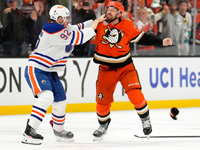 Историческая победа "Юты". Рекорд "Анахайма". Результаты матчей НХЛ