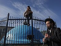 Десятки автобусов и тайный маршрут через лес: "харедим" планируют пробраться на гору Мерон