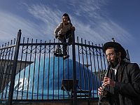 Десятки автобусов и тайный маршрут через лес: "харедим" планируют пробраться на гору Мерон