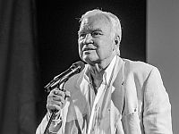 Умер журналист и телеведущий Владимир Молчанов
