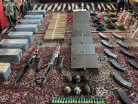 Различные виды оружия и боеприпасов, обнаруженные ЦАХАЛом в Бинт-Джбейле