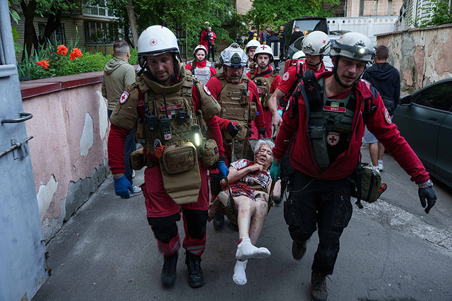 Последствия массированного удара армии РФ по Киеву. Фоторепортаж