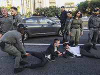 В Бней-Браке проходит акция протеста "харедим" против арестов уклонистов и призыва в армию