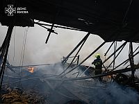В результате ночного удара армии РФ по Киеву погибла женщина
