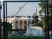 Вокруг парка напротив Белого дома планируют установить постоянное ограждение