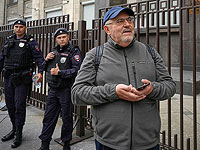 Бывший кандидат в президенты России, задержанный накануне, рассматривает возможность эмиграции