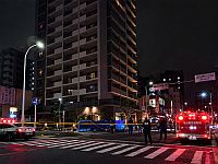 В Японии мужчина упал с высоты 12-го этажа, убив прохожую. Сам он выжил
