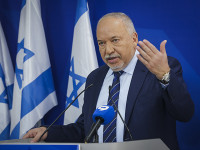 Либерман против Голана: "Пусть молчит". Голан:  "Хватит помогать Уриху"