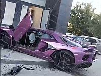 В Екатеринбурге Lamborghini сына миллиардера врезался в дом, среди пострадавших "ветеран СВО"
