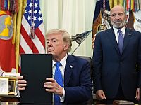 Трамп подписал новые указы, ужесточающие правила получения гражданства США по рождению